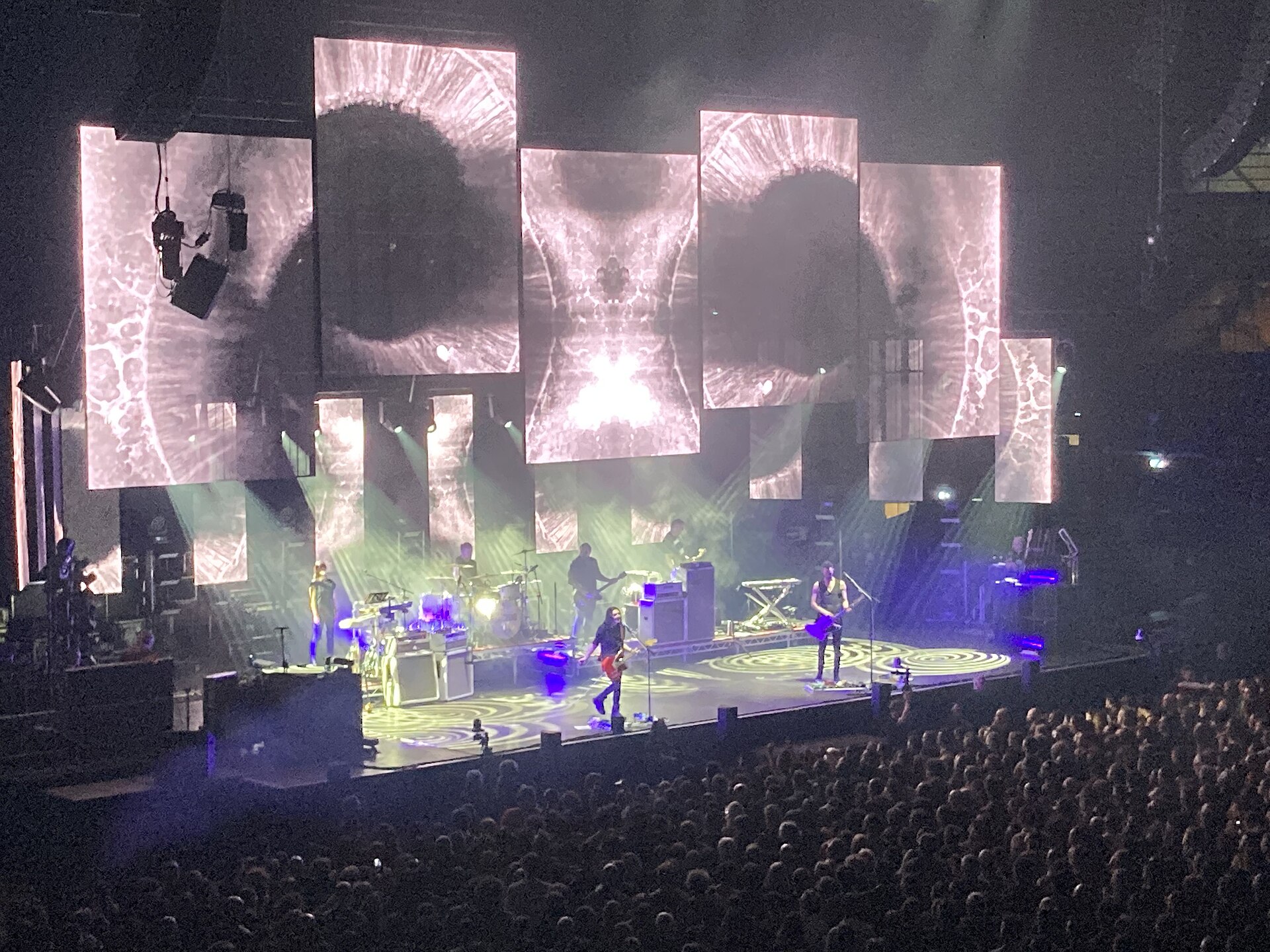 Placebo live sul palco dell'Unipol Forum di Assago