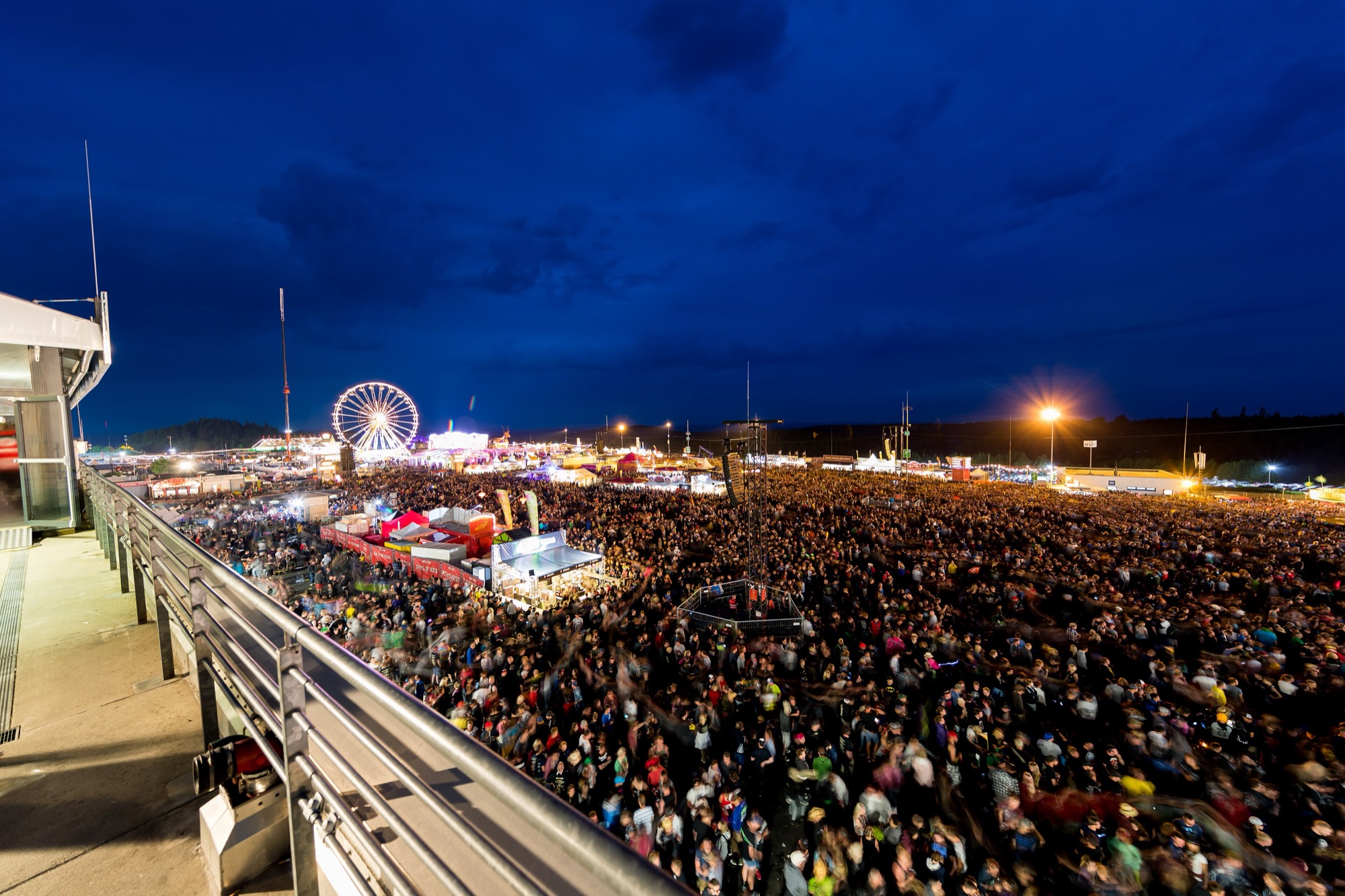 Festivalgelände von Rock am Ring am Nürburgring bei Nacht