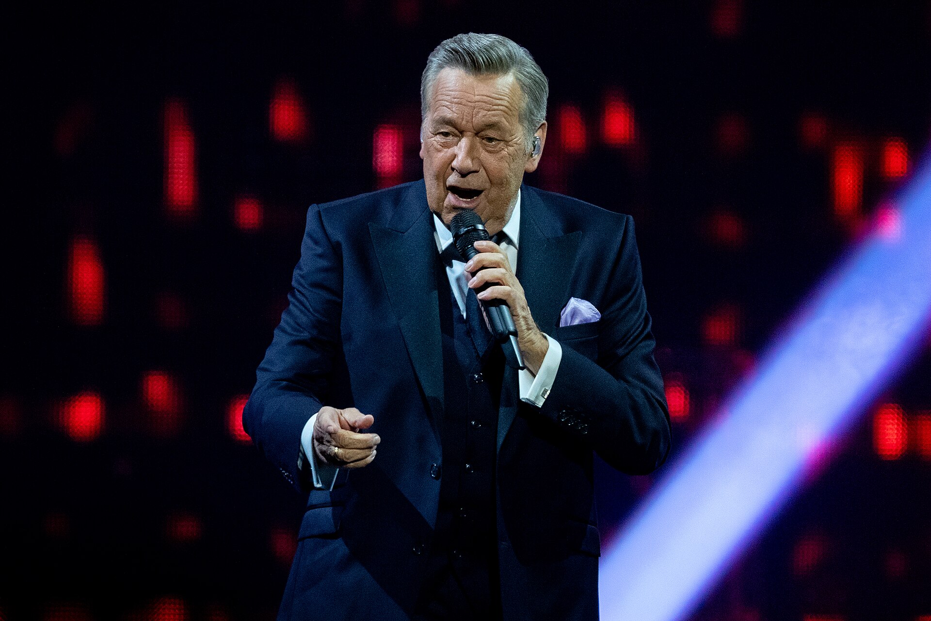 Roland Kaiser singt bei einem Arena-Konzert
